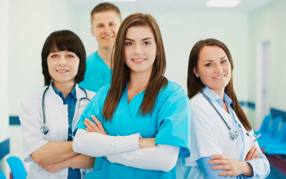 Турецькі медичні костюми для жінок – особливості такого професійного одягу