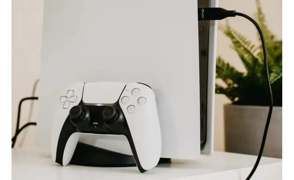 PlayStation 5 чи потужний ноутбук: що вибрати для ігор та роботи у 2026 році