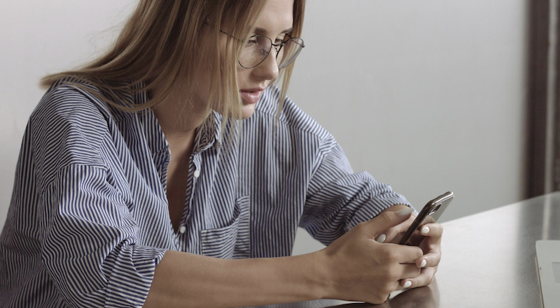 Як сказати хлопцю, що скучаєш: готові приклади повідомлень