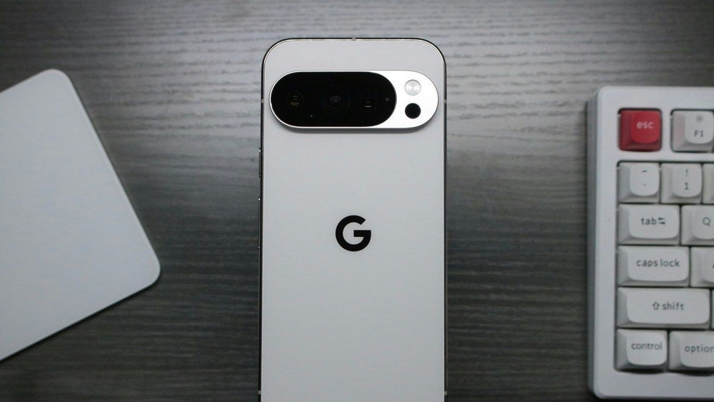 Google Pixel 11 Pro чи Google Pixel 11 Pro XL: у чому різниця та що вибрати